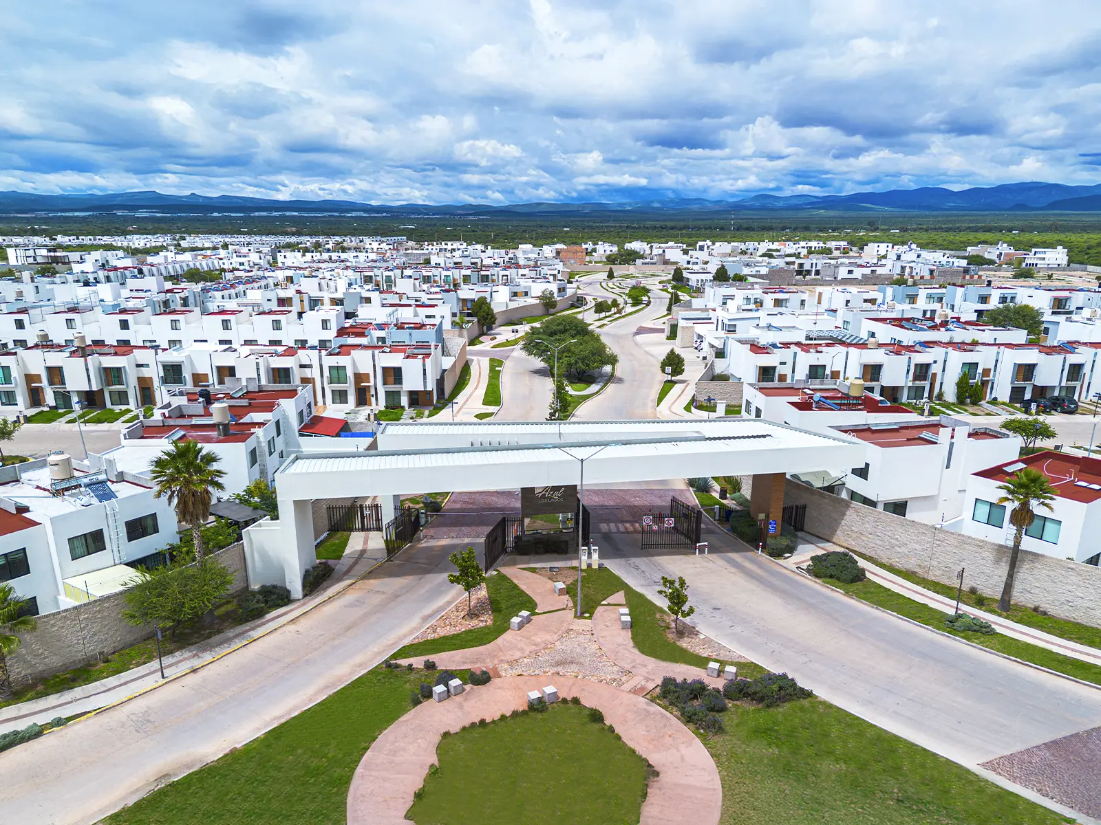 Caseta de vigilancia y acceso controlado en Privada Azul SLP